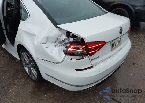 2017 Volkswagen Passat 1.8T R-Line из США, поврежденный, VIN 1VWDT7A33HC069606